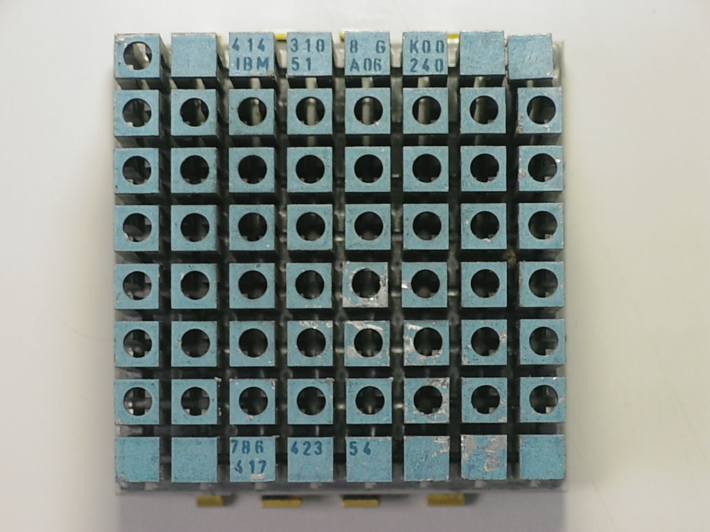 naCUIJmZF3WtWzdU-ibm-4381hs.jpg